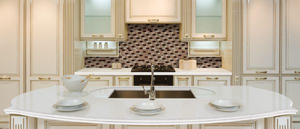 Blanca Statuarietto Quartz Countertop in Kitchen