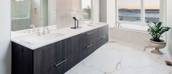 Calacatta Classique Quartz Countertop in Bathroom
