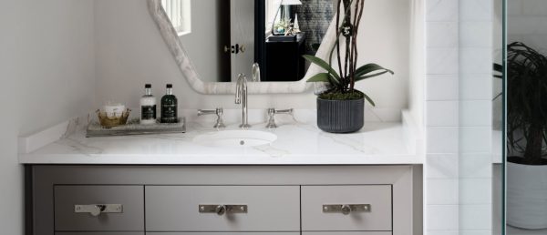 Calacatta Goa Quartz Countertop in Bathroom Sink