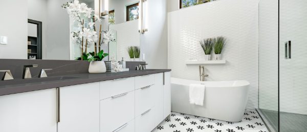 Calacatta Laza Grigio Quartz Countertop in Bathroom