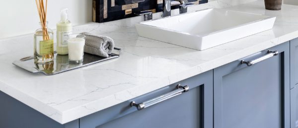 Calacatta Miraggio Cielo Quartz Countertop in Bathroom