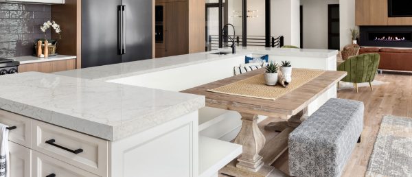Calacatta Miraggio Cove Quartz Countertop in Dining Room