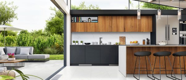 Calacatta Miraggio Quartz Countertop in Kitchen Island