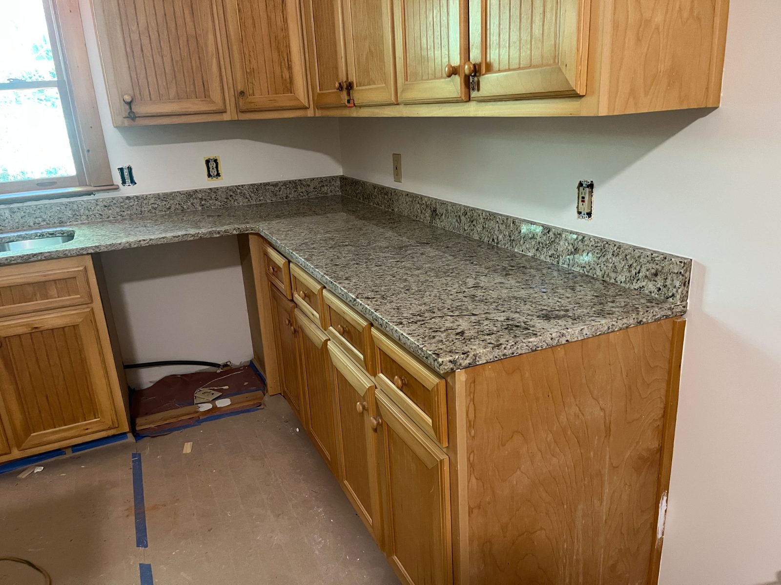 Ornamental Guidoni kitchen countertop installed in Morganton, GA: L-shaped kitchen run with a short backsplash and an undermount sink